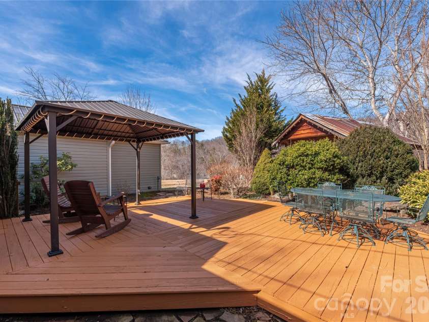 110 Dillingham Circle, Asheville, NC 28805.  MLS# CAR4345645, YatesRealty ID 2950. 