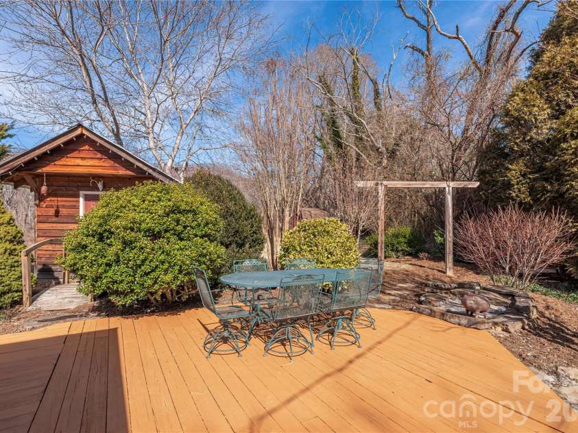 110 Dillingham Circle, Asheville, NC 28805.  MLS# CAR4345645, YatesRealty ID 2950. 