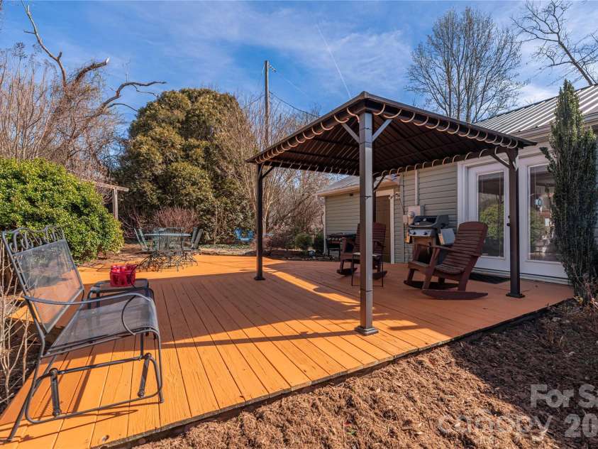 110 Dillingham Circle, Asheville, NC 28805.  MLS# CAR4345645, YatesRealty ID 2950. 