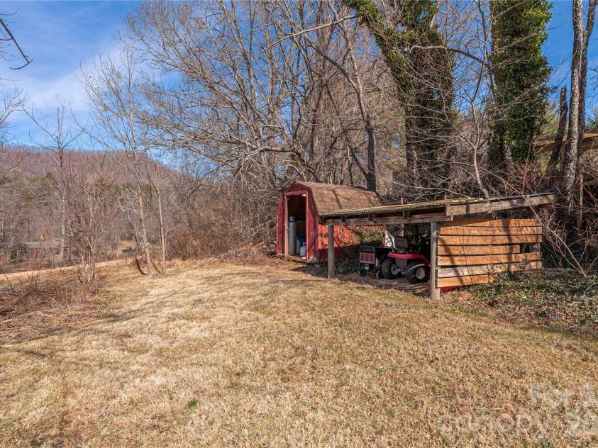 110 Dillingham Circle, Asheville, NC 28805.  MLS# CAR4345645, YatesRealty ID 2950. 