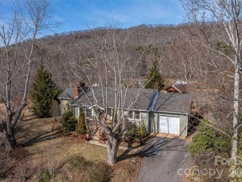110 Dillingham Circle, Asheville, NC 28805.  MLS# CAR4345645, YatesRealty ID 2950. 