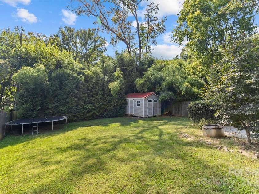 2614 Chesterfield Avenue, Charlotte, NC 28205.  MLS# CAR4305370, YatesRealty ID 2950. Backyard