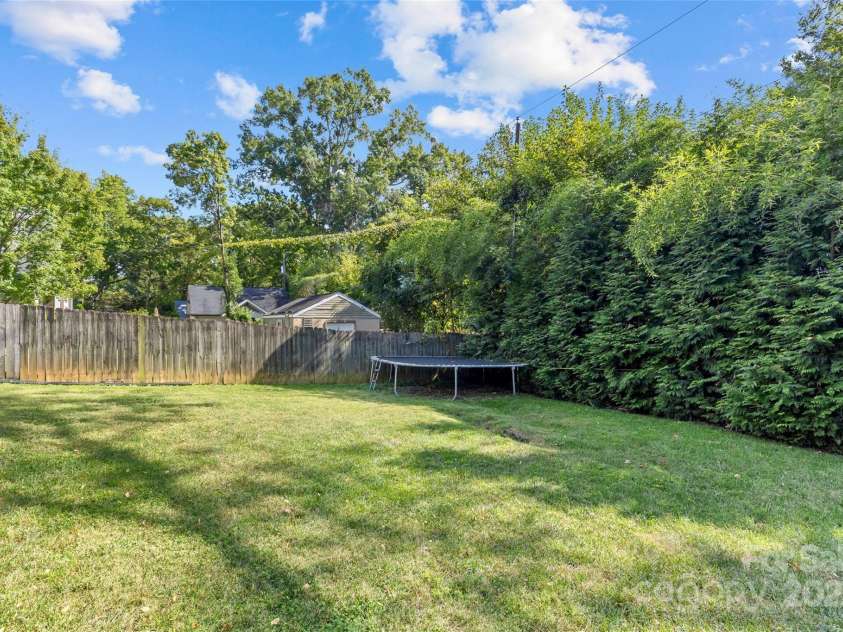 2614 Chesterfield Avenue, Charlotte, NC 28205.  MLS# CAR4305370, YatesRealty ID 2950. Backyard