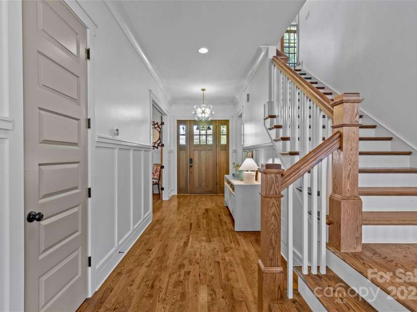2614 Chesterfield Avenue, Charlotte, NC 28205.  MLS# CAR4305370, YatesRealty ID 2950. Entry