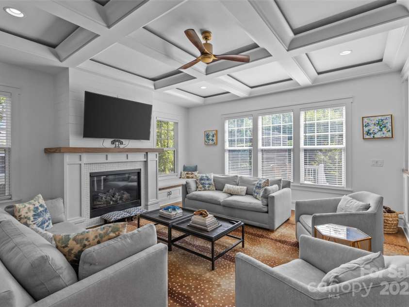 2614 Chesterfield Avenue, Charlotte, NC 28205.  MLS# CAR4305370, YatesRealty ID 2950. Living Room