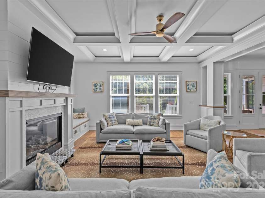 2614 Chesterfield Avenue, Charlotte, NC 28205.  MLS# CAR4305370, YatesRealty ID 2950. Living Room