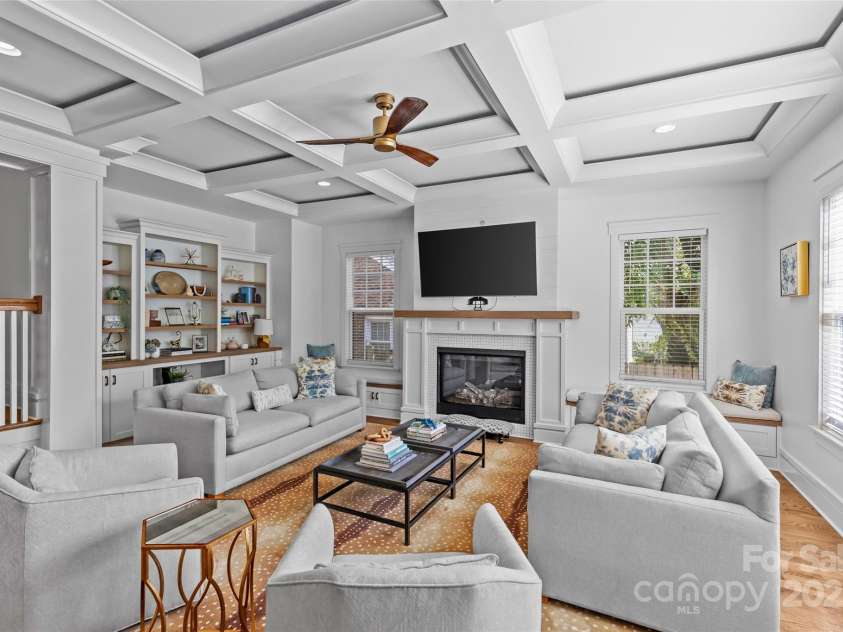 2614 Chesterfield Avenue, Charlotte, NC 28205.  MLS# CAR4305370, YatesRealty ID 2950. Living Room