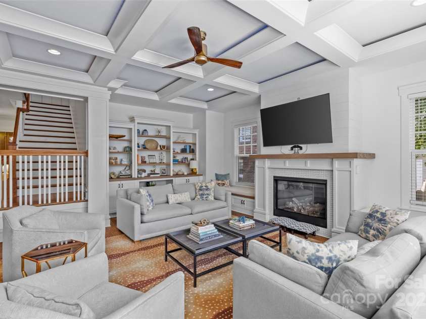 2614 Chesterfield Avenue, Charlotte, NC 28205.  MLS# CAR4305370, YatesRealty ID 2950. Living Room