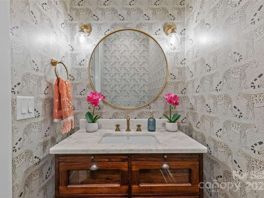 2614 Chesterfield Avenue, Charlotte, NC 28205.  MLS# CAR4305370, YatesRealty ID 2950. Main Level Powder Room