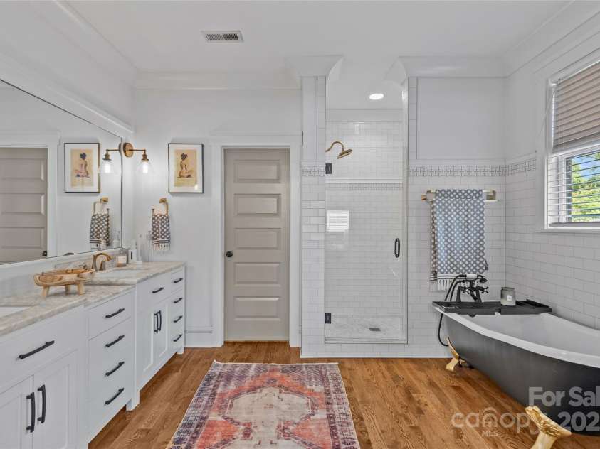 2614 Chesterfield Avenue, Charlotte, NC 28205.  MLS# CAR4305370, YatesRealty ID 2950. Primary Bathroom