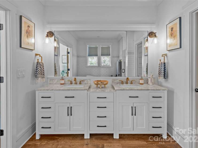2614 Chesterfield Avenue, Charlotte, NC 28205.  MLS# CAR4305370, YatesRealty ID 2950. Primary Bathroom