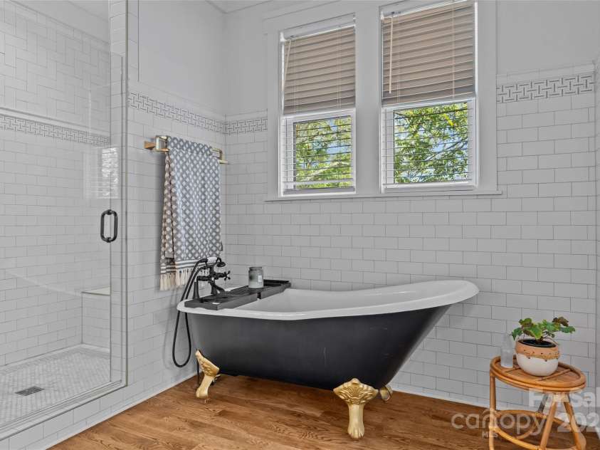 2614 Chesterfield Avenue, Charlotte, NC 28205.  MLS# CAR4305370, YatesRealty ID 2950. Primary Bathroom