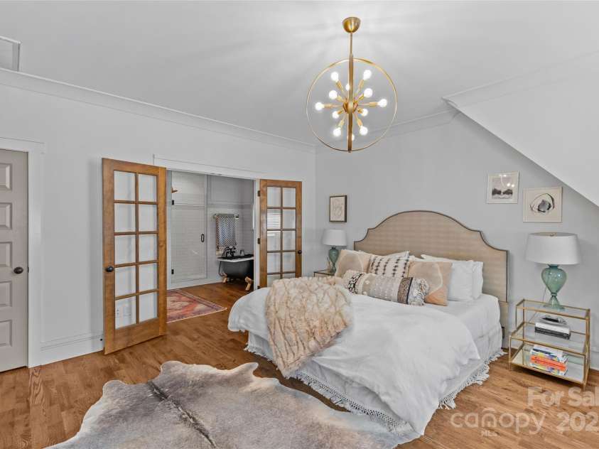 2614 Chesterfield Avenue, Charlotte, NC 28205.  MLS# CAR4305370, YatesRealty ID 2950. Primary Bedroom