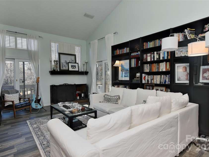 51 Old Post Road, Lake Wylie, SC 29710.  MLS# CAR4207674, YatesRealty ID 2950. Inviting great room w/vaulted ceiling, vinyl plank flooring, door leading to back deck that wraps to dining room & a smaller side deck, plantation shutters and wood burning fire place.