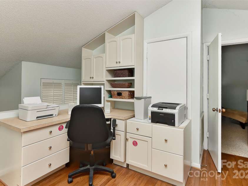51 Old Post Road, Lake Wylie, SC 29710.  MLS# CAR4207674, YatesRealty ID 2950. Private loft at primary suite entry with hardwood floors, vaulted ceilings and work station.