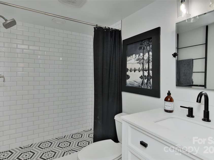 51 Old Post Road, Lake Wylie, SC 29710.  MLS# CAR4207674, YatesRealty ID 2950. Totally renovated Full Hall bath on main level!