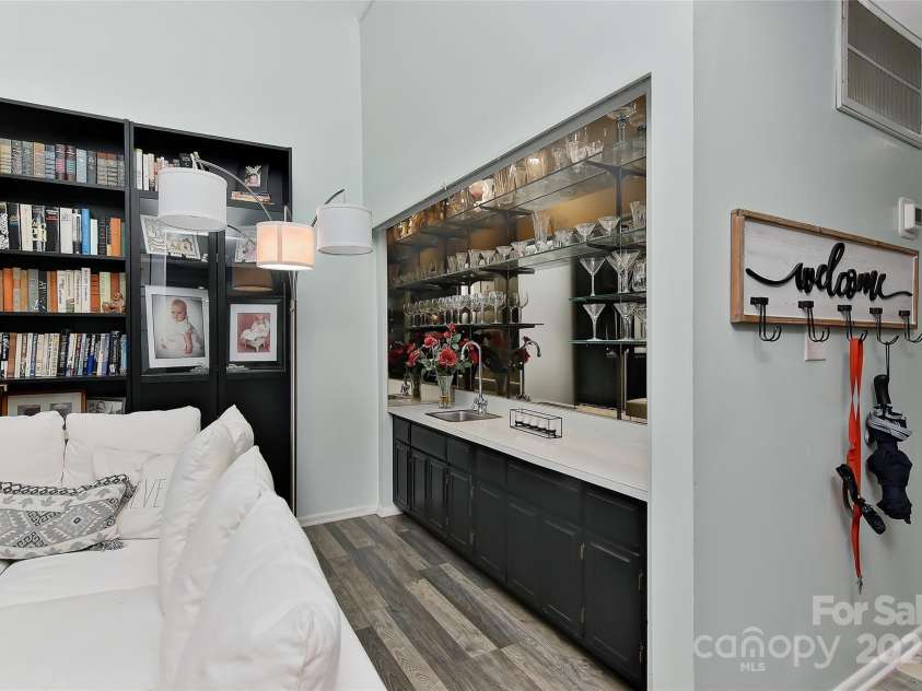 51 Old Post Road, Lake Wylie, SC 29710.  MLS# CAR4207674, YatesRealty ID 2950. Wet bar in great room!