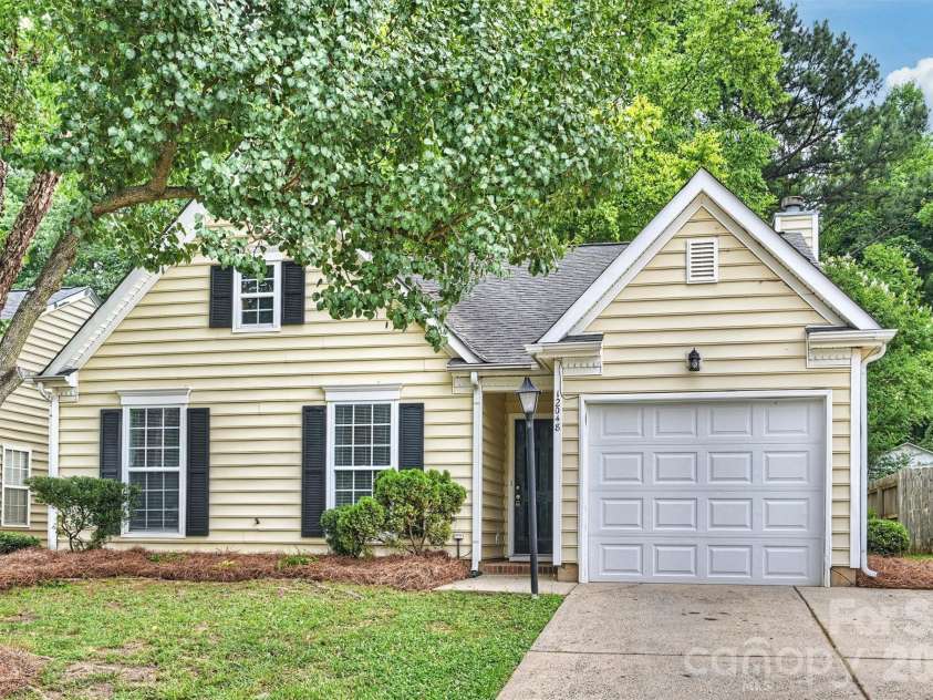 12048 Brownestone View Drive, Charlotte, NC 28269.  MLS# CAR4390682, YatesRealty ID 29500. 