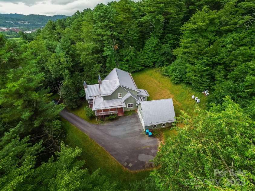 259 Palmer Drive, Boone, NC 28607.  MLS# CAR4282006, YatesRealty ID 29503. 