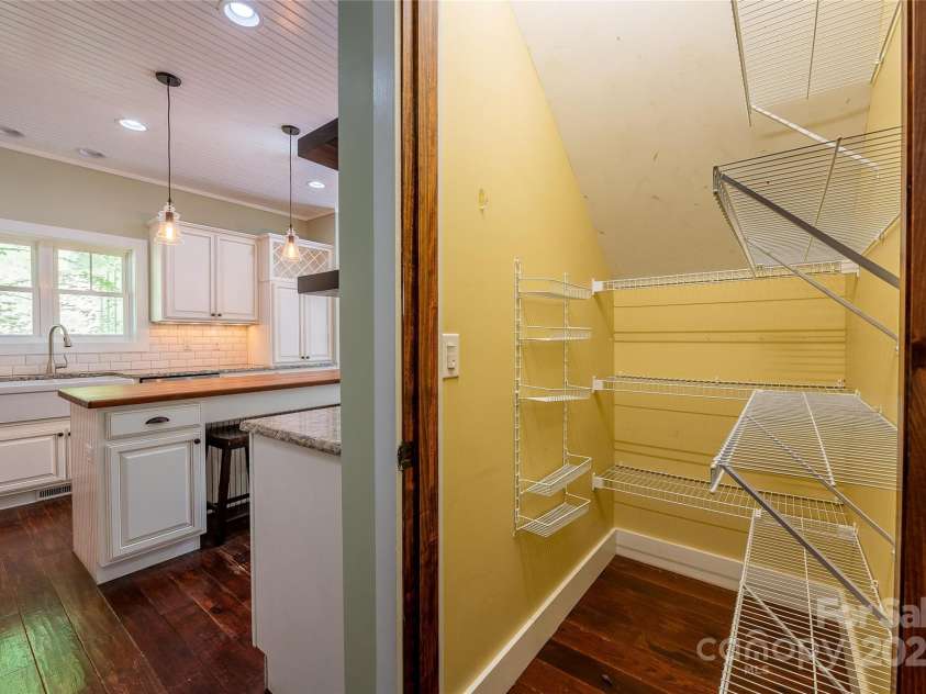 259 Palmer Drive, Boone, NC 28607.  MLS# CAR4282006, YatesRealty ID 29503. 