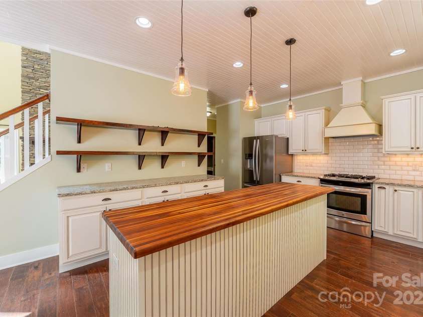 259 Palmer Drive, Boone, NC 28607.  MLS# CAR4282006, YatesRealty ID 29503. 