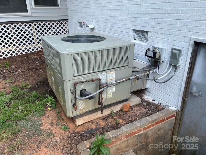 136 Haywood Terrace, Gastonia, NC 28056.  MLS# CAR4283548, YatesRealty ID 29505. 