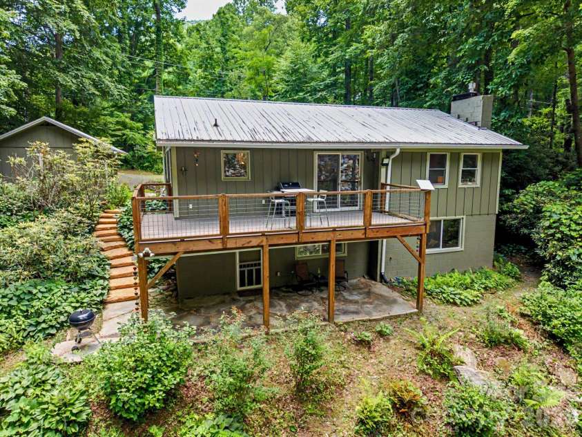 878 Garren Creek Road, Fairview, NC 28730.  MLS# CAR4387190, YatesRealty ID 29506. Beautiful Landscaping