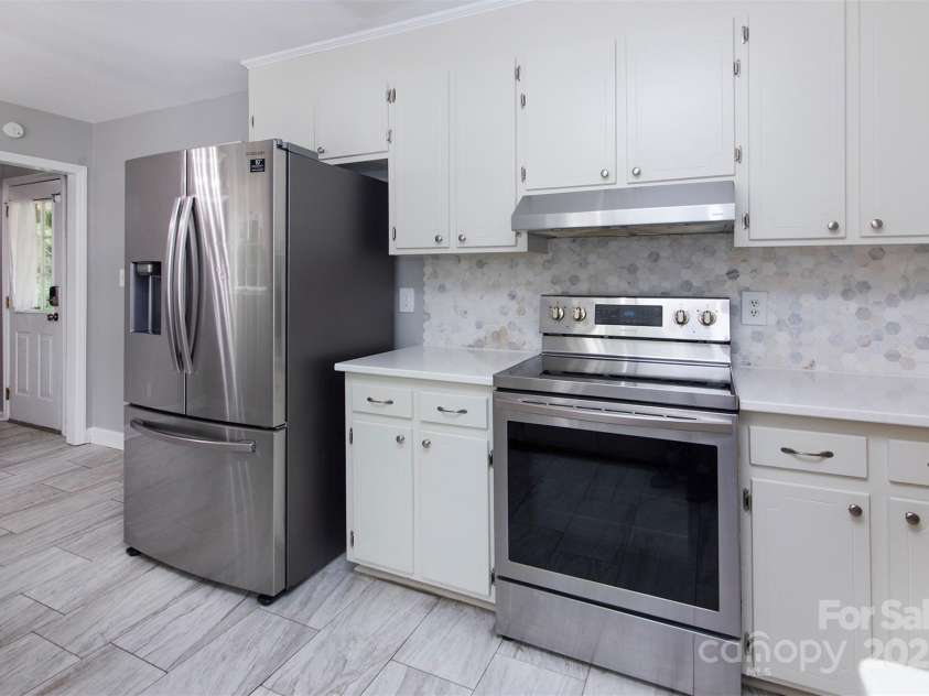 1117 Huntsmoor Drive, Gastonia, NC 28054.  MLS# CAR4286460, YatesRealty ID 29508. 