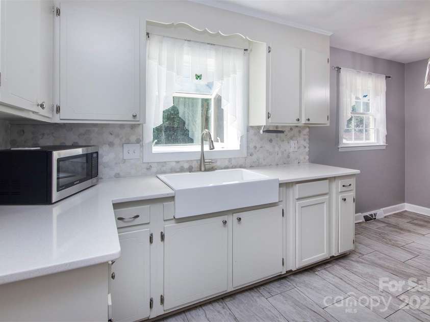 1117 Huntsmoor Drive, Gastonia, NC 28054.  MLS# CAR4286460, YatesRealty ID 29508. 