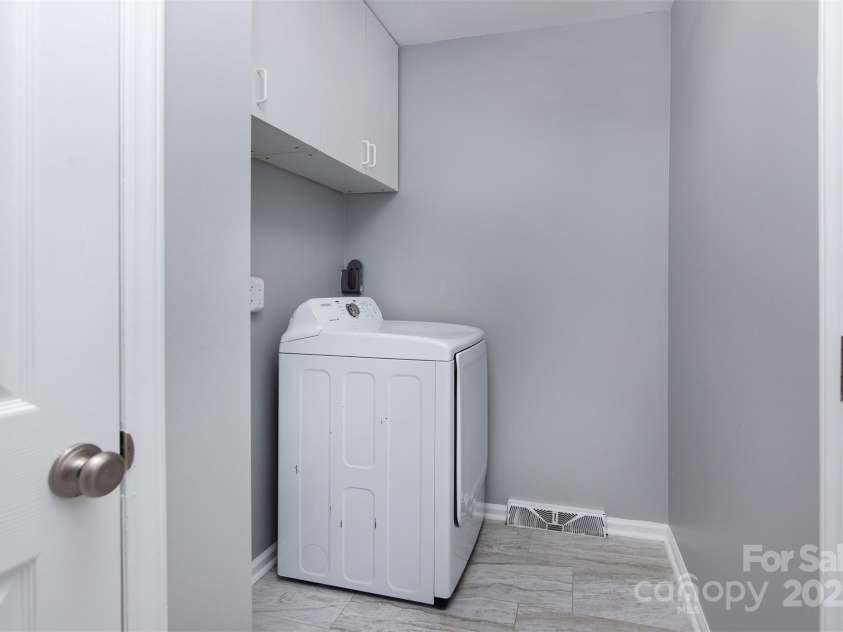 1117 Huntsmoor Drive, Gastonia, NC 28054.  MLS# CAR4286460, YatesRealty ID 29508. 