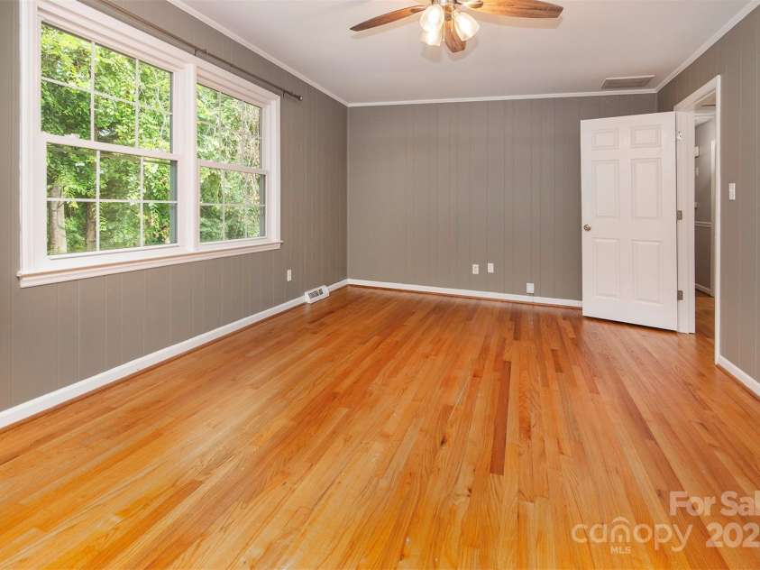 1117 Huntsmoor Drive, Gastonia, NC 28054.  MLS# CAR4286460, YatesRealty ID 29508. 