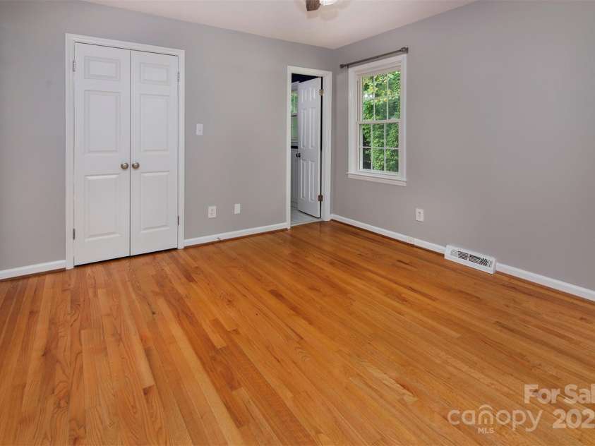 1117 Huntsmoor Drive, Gastonia, NC 28054.  MLS# CAR4286460, YatesRealty ID 29508. 