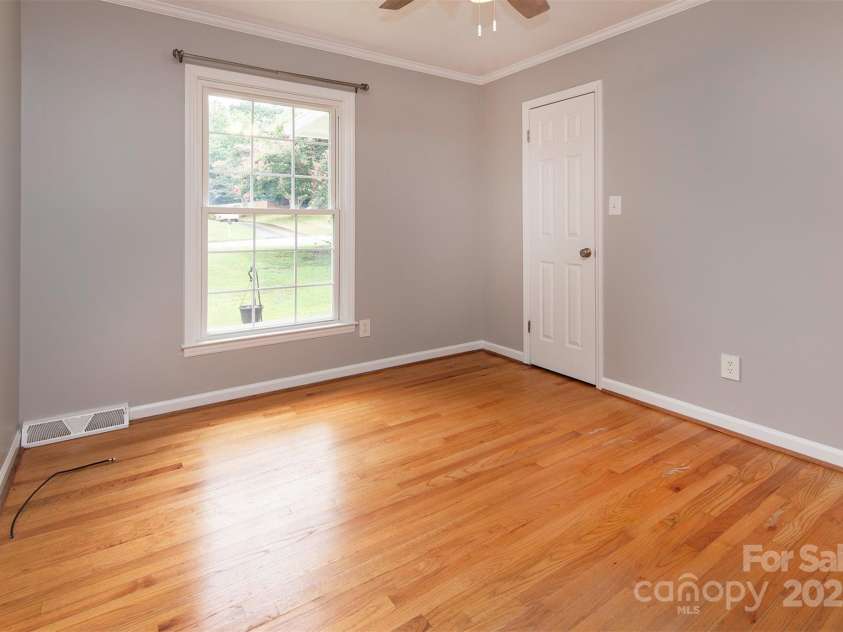 1117 Huntsmoor Drive, Gastonia, NC 28054.  MLS# CAR4286460, YatesRealty ID 29508. 