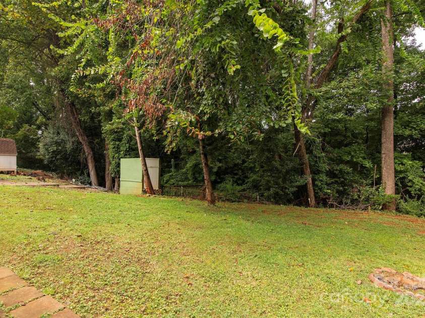 1117 Huntsmoor Drive, Gastonia, NC 28054.  MLS# CAR4286460, YatesRealty ID 29508. 