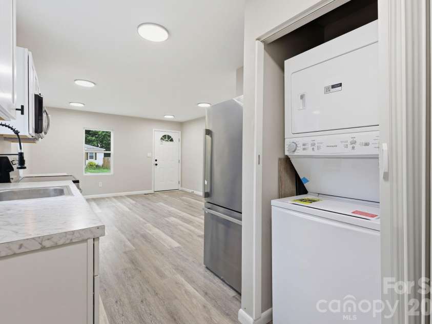 1829 Taylor Avenue, Charlotte, NC 28216.  MLS# CAR4390462, YatesRealty ID 29508. 