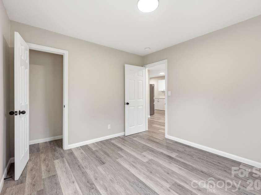 1829 Taylor Avenue, Charlotte, NC 28216.  MLS# CAR4390462, YatesRealty ID 29508. 