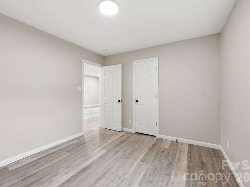 1829 Taylor Avenue, Charlotte, NC 28216.  MLS# CAR4390462, YatesRealty ID 29508. 