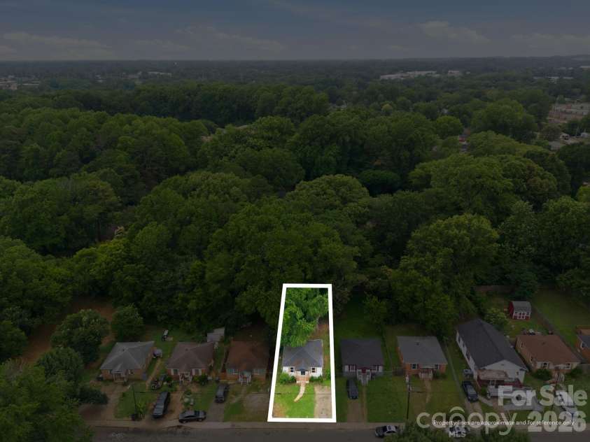 1829 Taylor Avenue, Charlotte, NC 28216.  MLS# CAR4390462, YatesRealty ID 29508. 