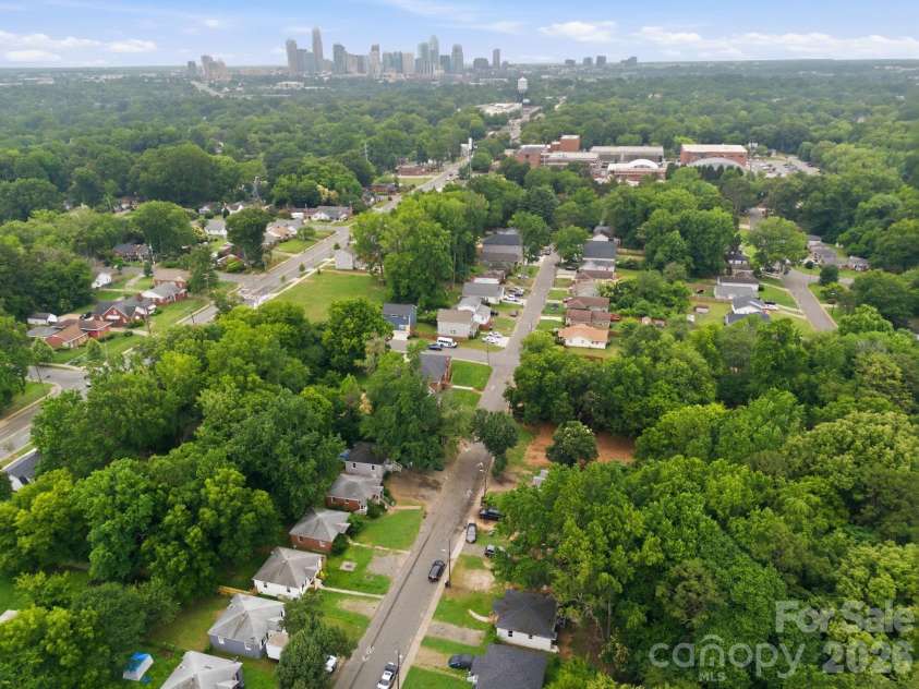 1829 Taylor Avenue, Charlotte, NC 28216.  MLS# CAR4390462, YatesRealty ID 29508. 