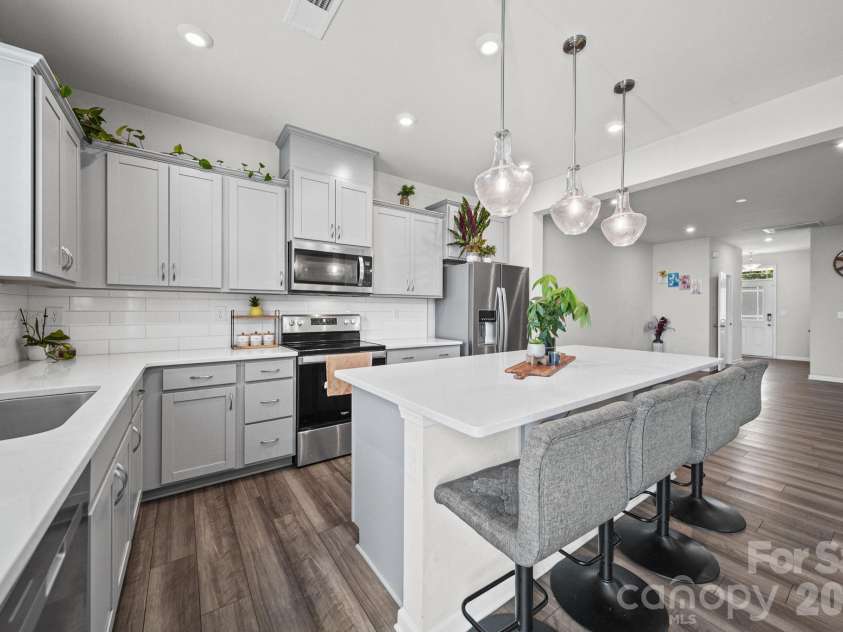 1211 Bigelow Street, Charlotte, NC 28269.  MLS# CAR4413102, YatesRealty ID 29509. 