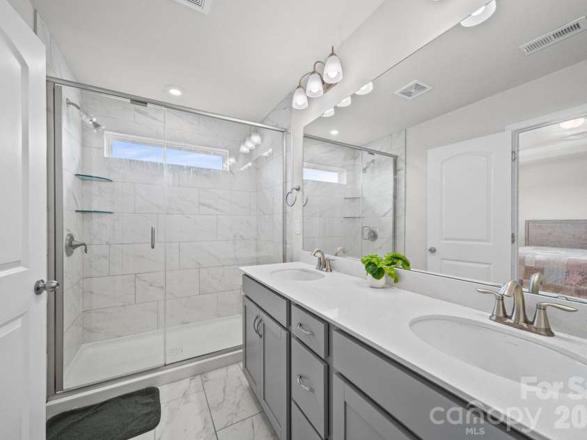 1211 Bigelow Street, Charlotte, NC 28269.  MLS# CAR4413102, YatesRealty ID 29509. 