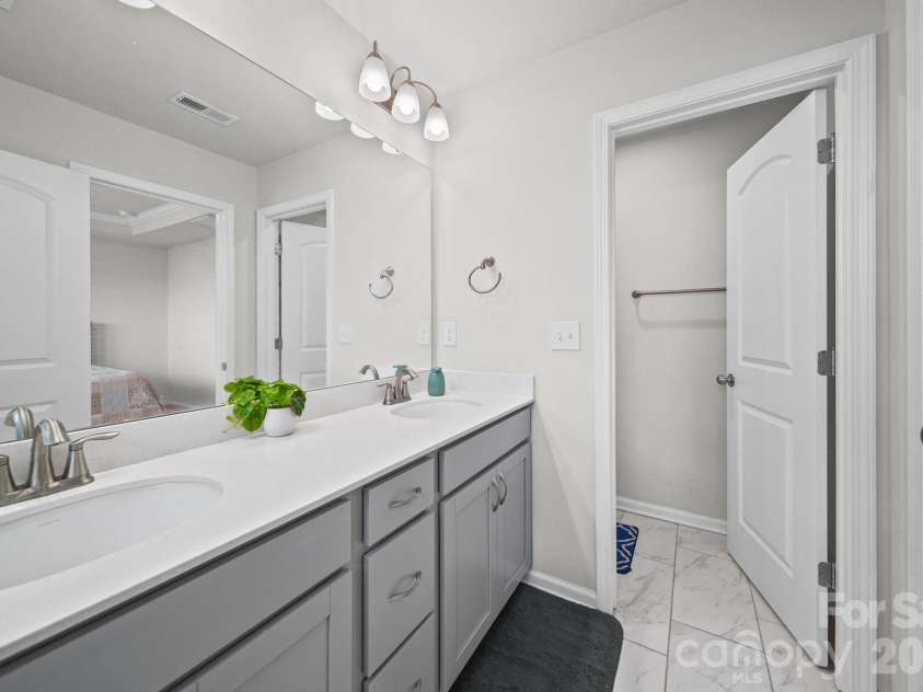 1211 Bigelow Street, Charlotte, NC 28269.  MLS# CAR4413102, YatesRealty ID 29509. 