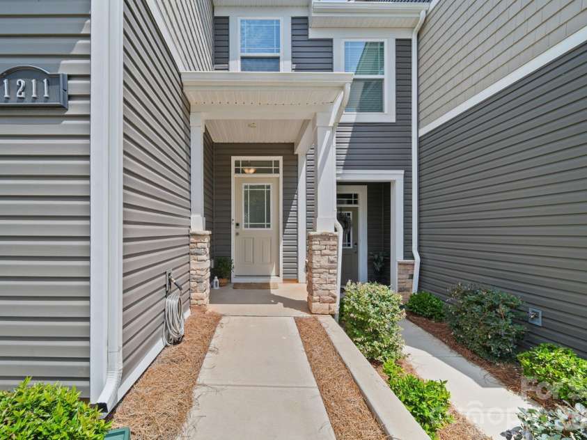 1211 Bigelow Street, Charlotte, NC 28269.  MLS# CAR4413102, YatesRealty ID 29509. 