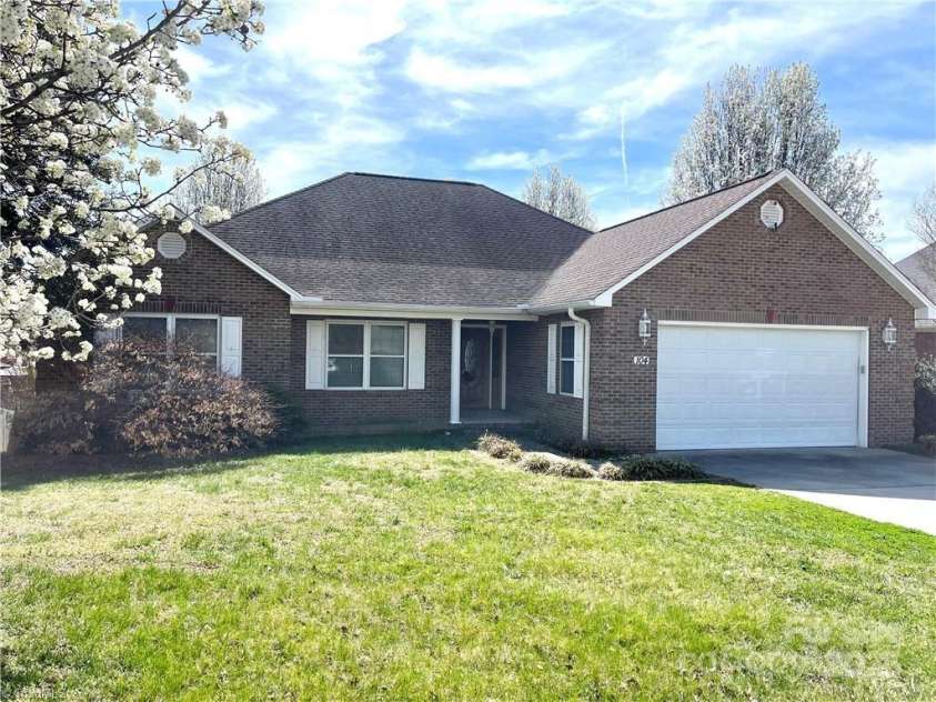 104 Autumn Hill Court, Archdale, NC 27263.  MLS# CAR4237512, YatesRealty ID 2951. 