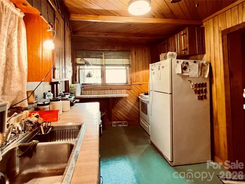 29 Cook Town Road, Bakersville, NC 28705.  MLS# CAR4347408, YatesRealty ID 2951. 