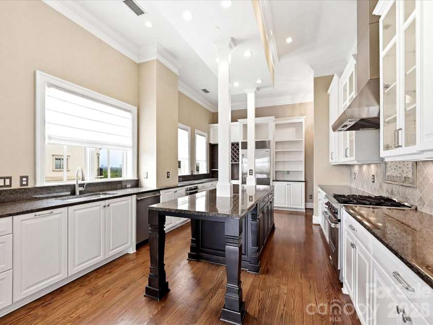 2823 Providence Road, Charlotte, NC 28211.  MLS# CAR4391488, YatesRealty ID 29510. 