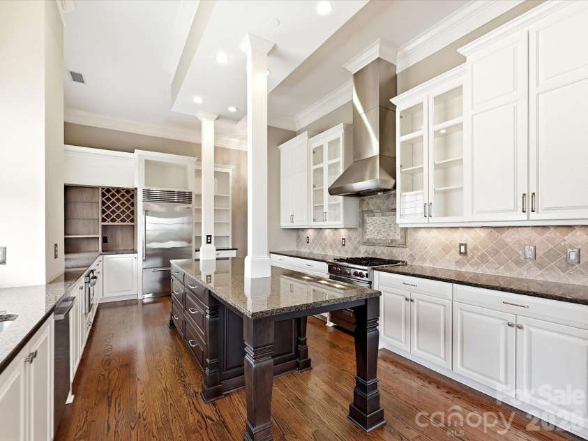 2823 Providence Road, Charlotte, NC 28211.  MLS# CAR4391488, YatesRealty ID 29510. 