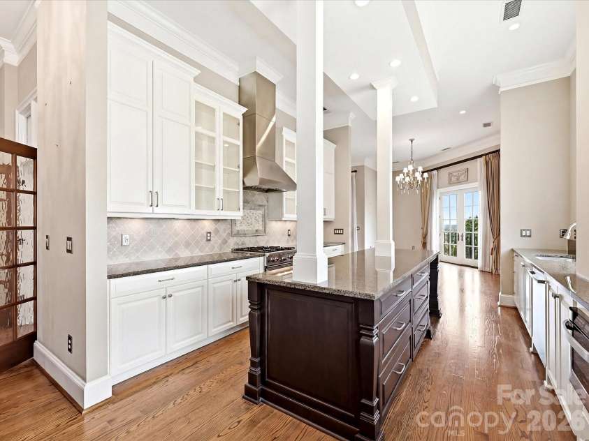 2823 Providence Road, Charlotte, NC 28211.  MLS# CAR4391488, YatesRealty ID 29510. 