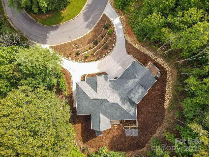 225 Henrys Glen Drive, Morganton, NC 28655.  MLS# CAR4280672, YatesRealty ID 29512. 