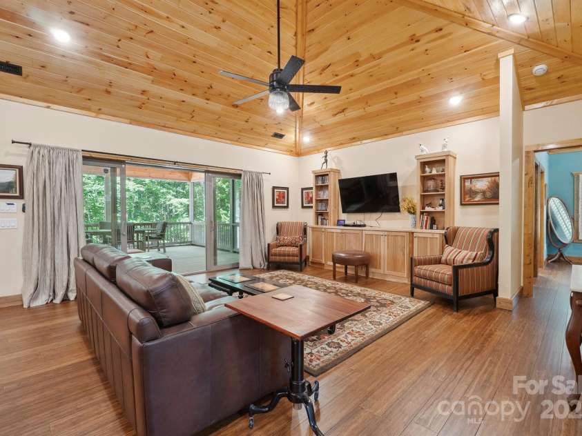 225 Henrys Glen Drive, Morganton, NC 28655.  MLS# CAR4280672, YatesRealty ID 29512. 